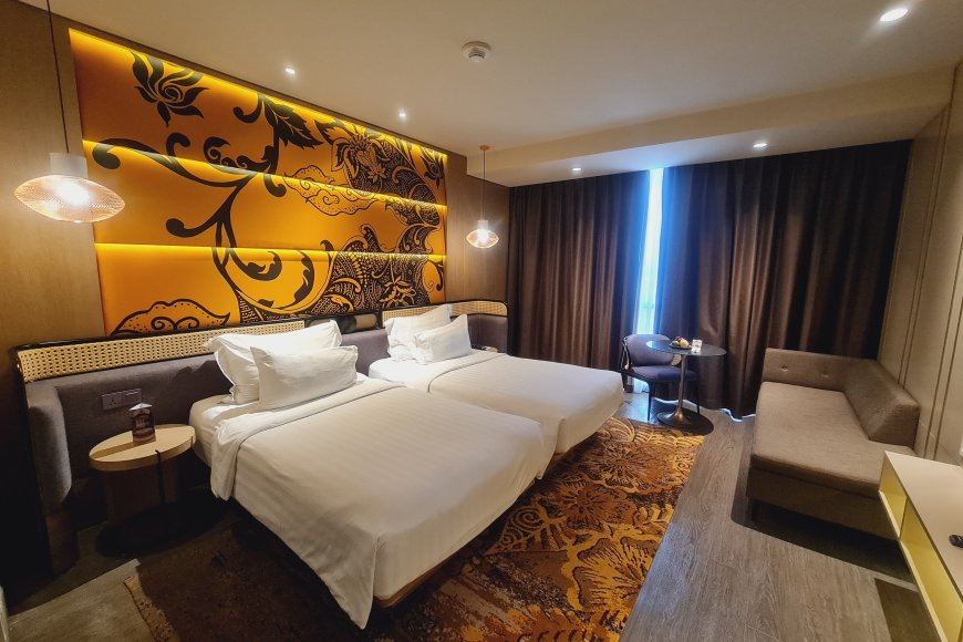 Menikmati Kolam Renang Air Hangat di Grand Mercure Malang Mirama